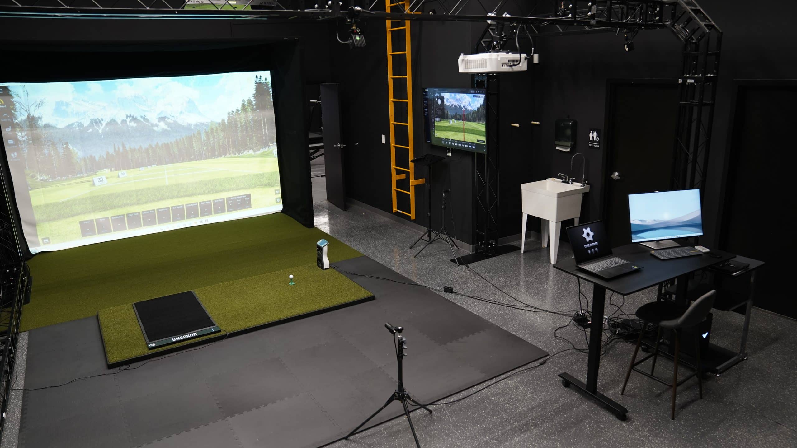 Audens hitting bay with GEARS 3D motion capture cameras in Jacksonville