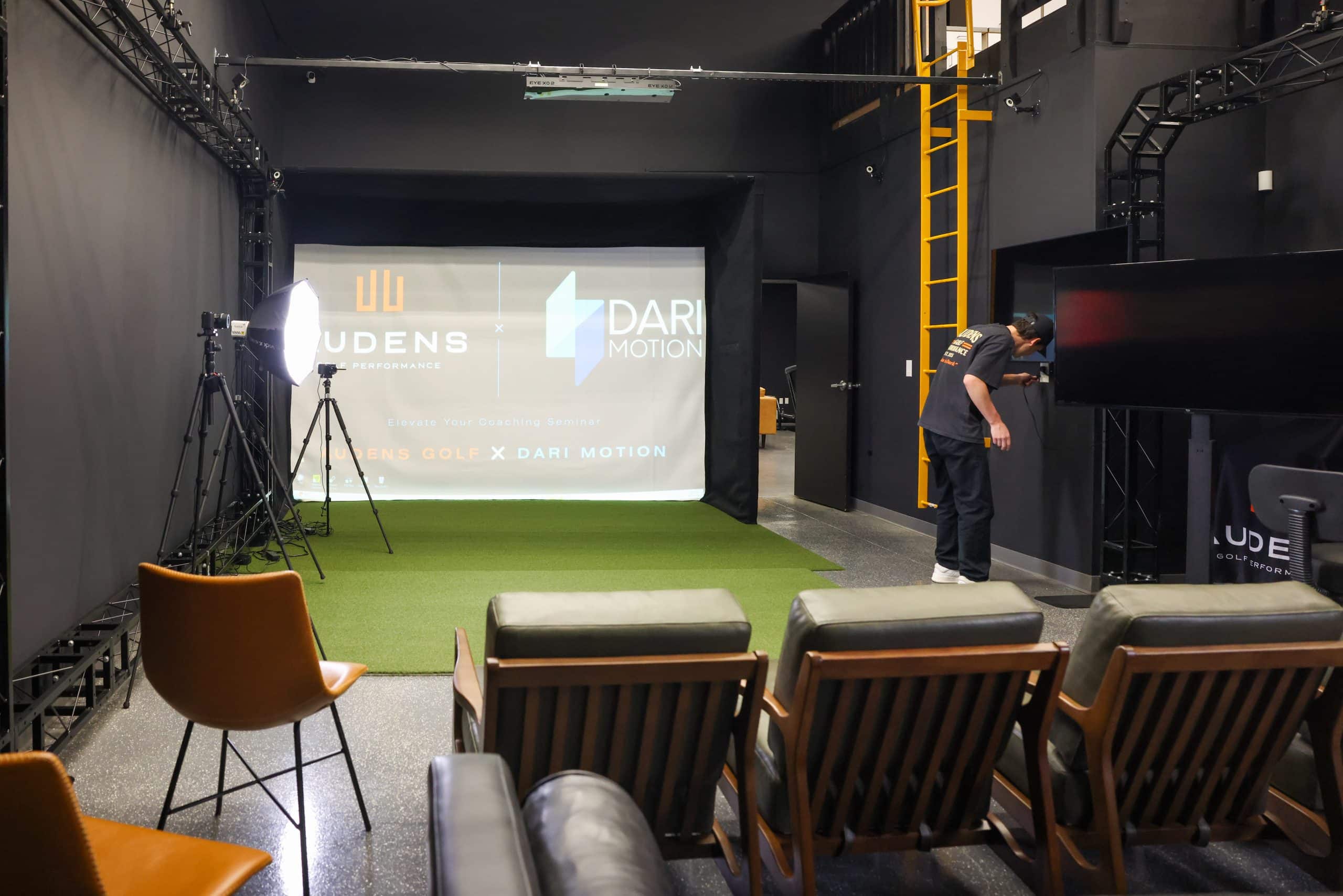 Golf coaching with 3D swing capture